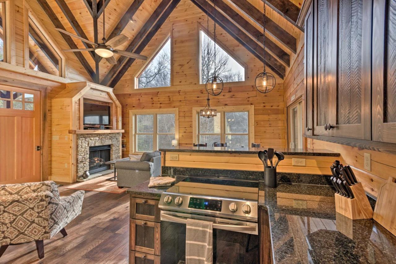 Hilltop Cabin On 5 Acres With Hot Tub And Waterfall! Bryson City Zewnętrze zdjęcie
